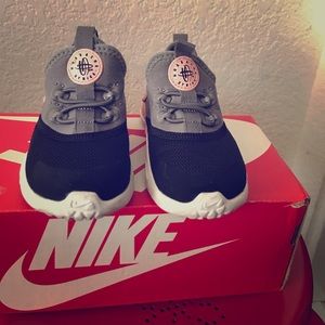 Huruache black // peach good condition